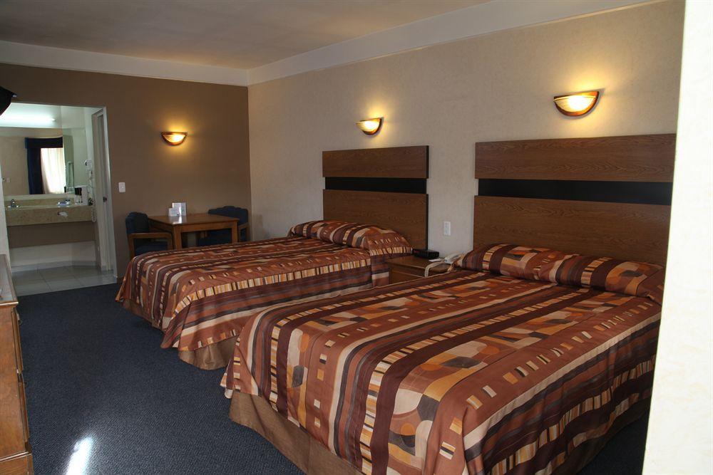 American Inn Hotel & Suites Parral Eksteriør billede