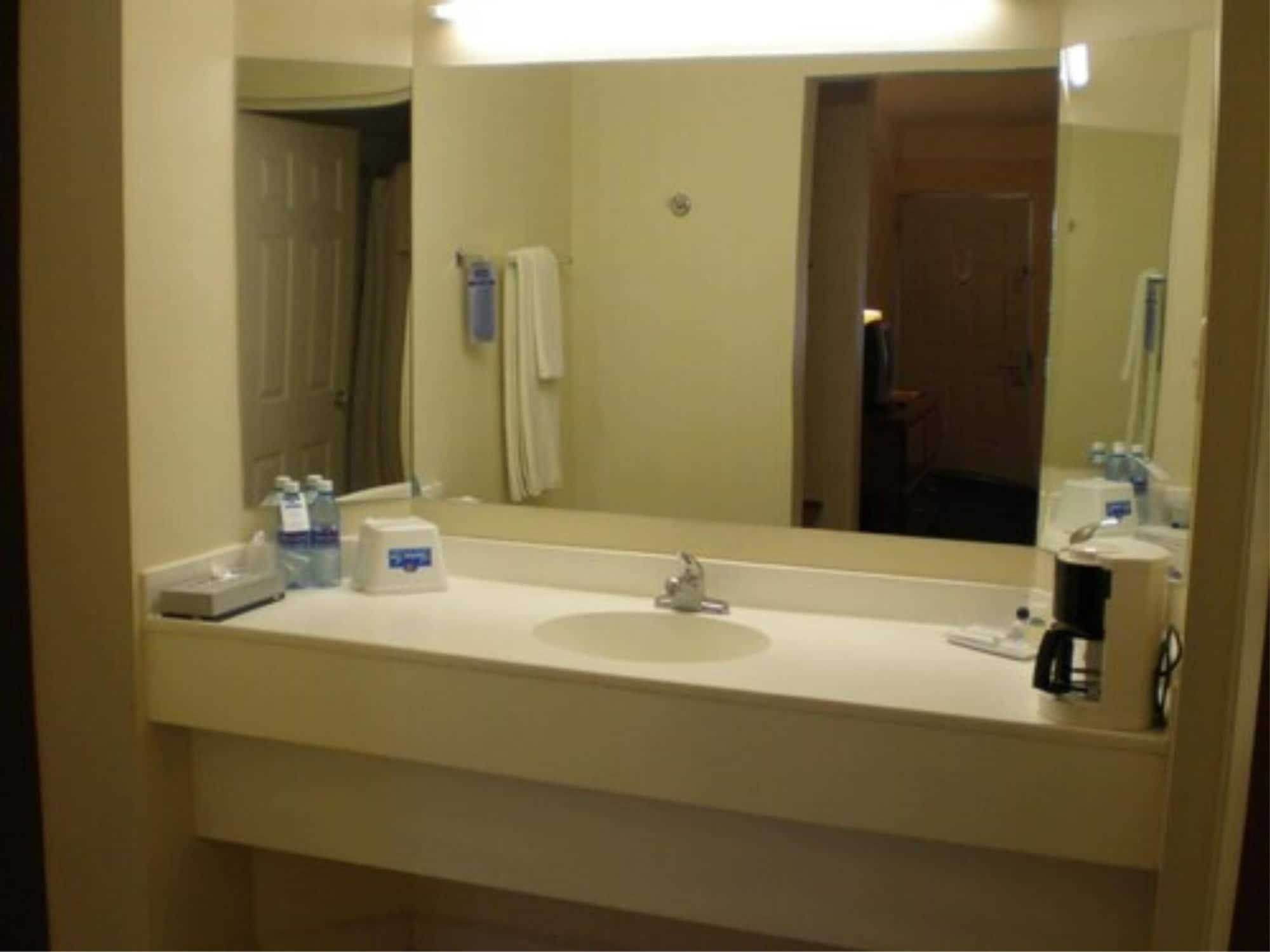 American Inn Hotel & Suites Parral Eksteriør billede