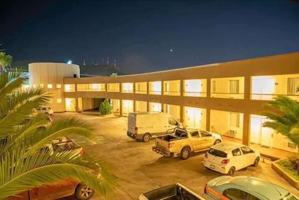 American Inn Hotel & Suites Parral Eksteriør billede